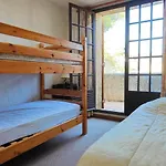 Family House 4 Bedrooms - With Garden Hébergement de vacances