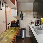 Family House 4 Bedrooms - With Garden Hébergement de vacances *