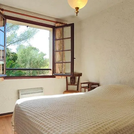 Family House 4 Bedrooms - With Garden Holiday home