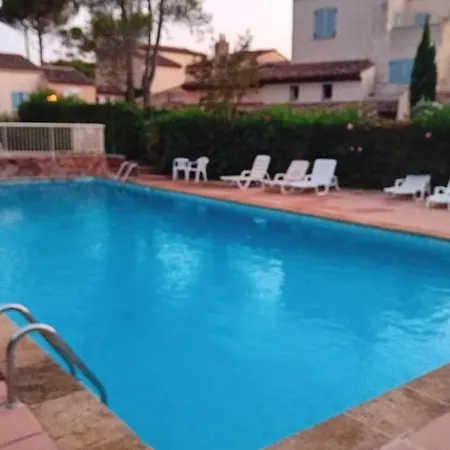 Hébergement de vacances Family House 4 Bedrooms - With Garden Saint-Raphaël