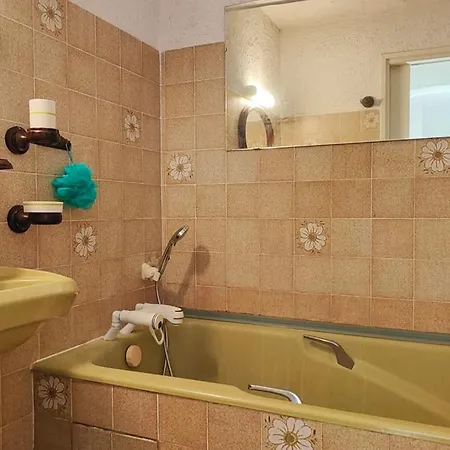 Holiday home Family House 4 Bedrooms - With Garden