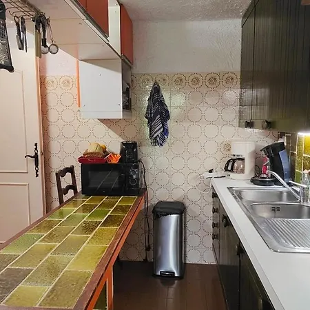 Family House 4 Bedrooms - With Garden Prázdninový dům *